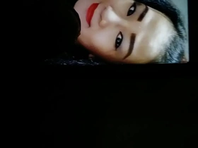 Asian beauty gets off by herself