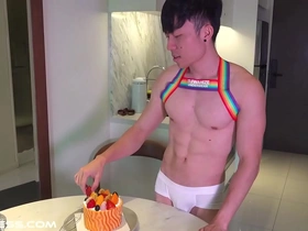 This Asian hunk is a muscle worshipper’s dream come true.
