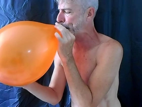 Richard Lennox, a hot gay DILF, has a balloon fetish and masturbates while playing with them.